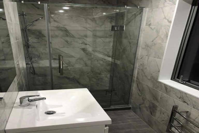 Photo of property in 48a Normanton Street, Glenfield, Auckland, 0629