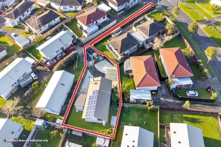 Photo of property in 2/28 Kennington Drive, Clendon Park, Auckland, 2103