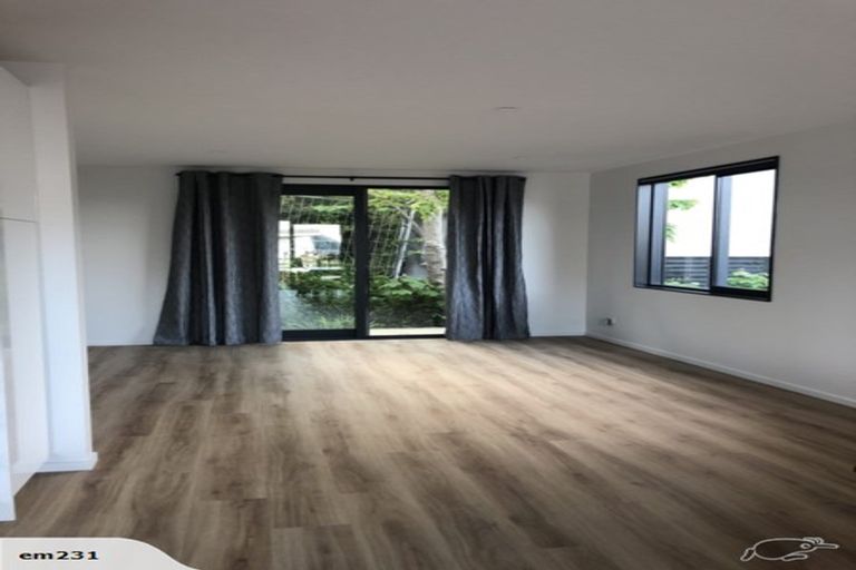 Photo of property in 5b Salmont Place, Kelburn, Wellington, 6012