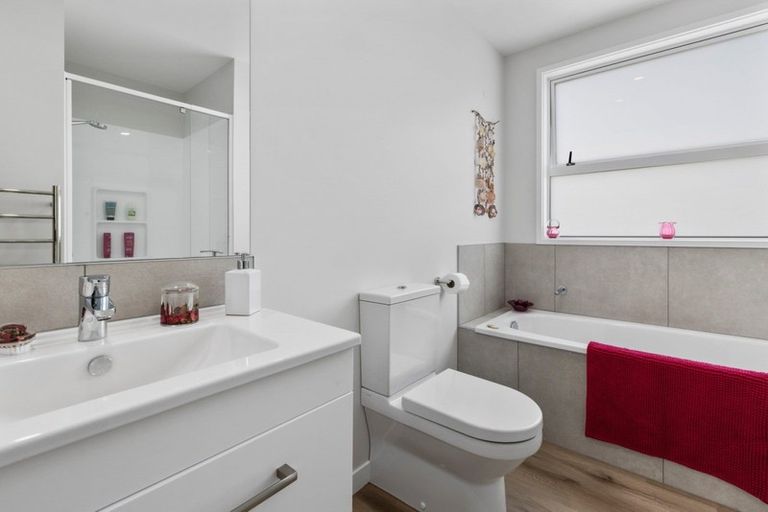 Photo of property in 2 Chain Place, Papamoa, 3118