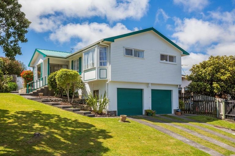 Photo of property in 1 Ensign Lane, Whitby, Porirua, 5024