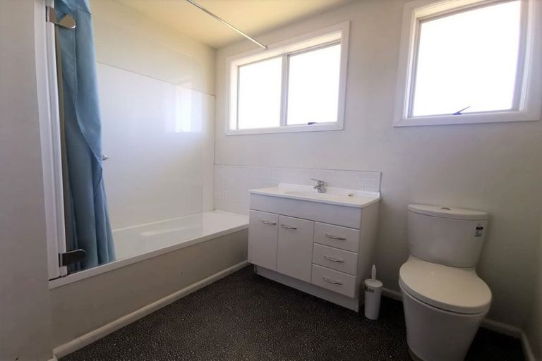 Photo of property in 35 Delaware Crescent, Russley, Christchurch, 8042