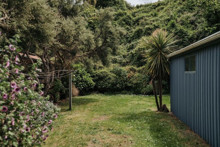 Photo of property in 14 Moana Street, Kaka Point, 9271