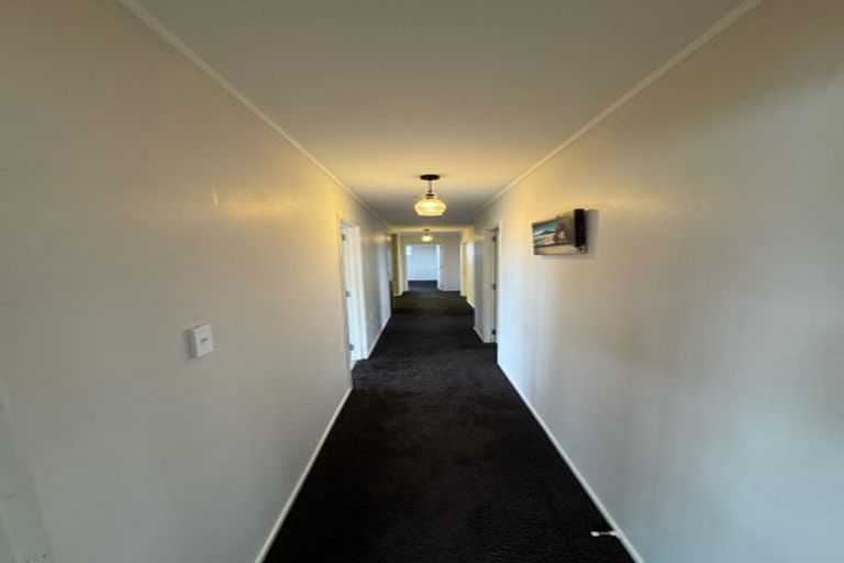 Photo of property in 11 Ian Place, Glendene, Auckland, 0602