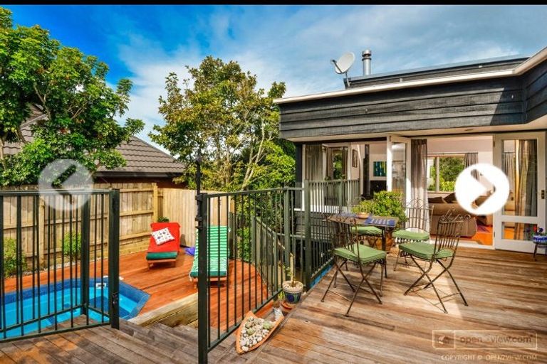 Photo of property in 14 Cloverly Crescent, Campbells Bay, Auckland, 0630