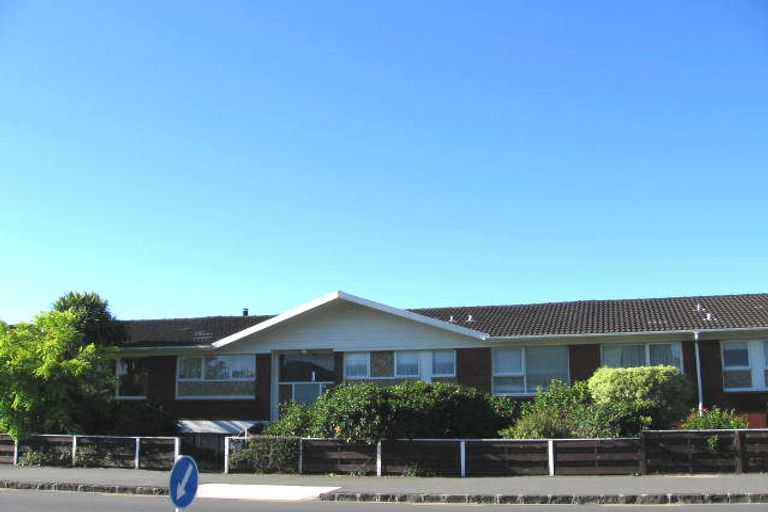 Photo of property in 2/49 Kitchener Road, Milford, Auckland, 0620