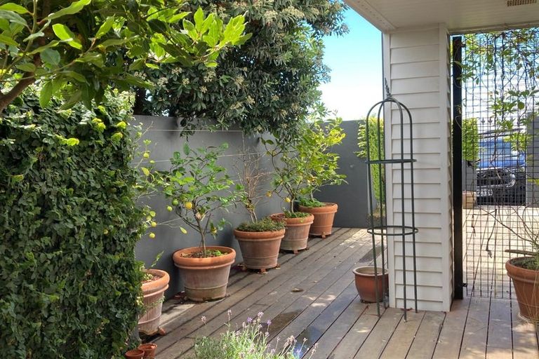 Photo of property in 6 Dunkeld Lane, Redcliffs, Christchurch, 8081