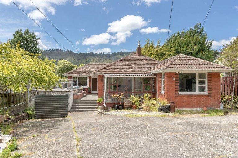 Photo of property in 10 Kopara Grove, Stokes Valley, Lower Hutt, 5019
