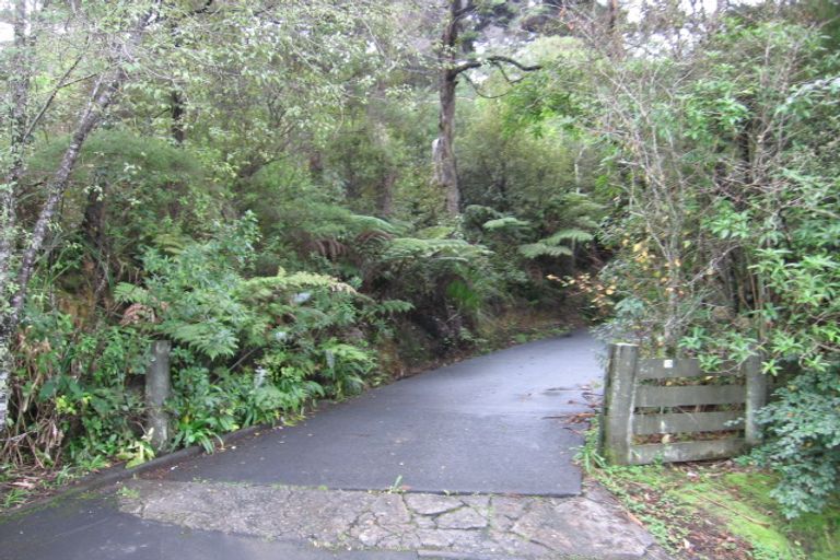 Photo of property in 13 Remu Place, Greenhithe, Auckland, 0632