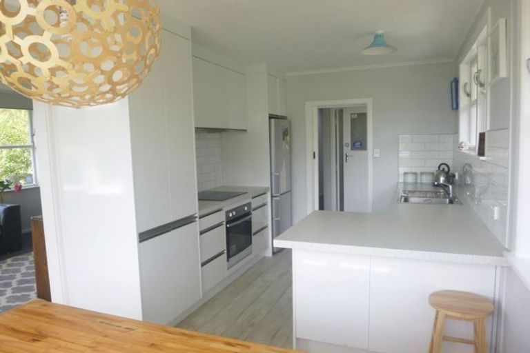 Photo of property in 6 Wyndham Road, Pinehaven, Upper Hutt, 5019