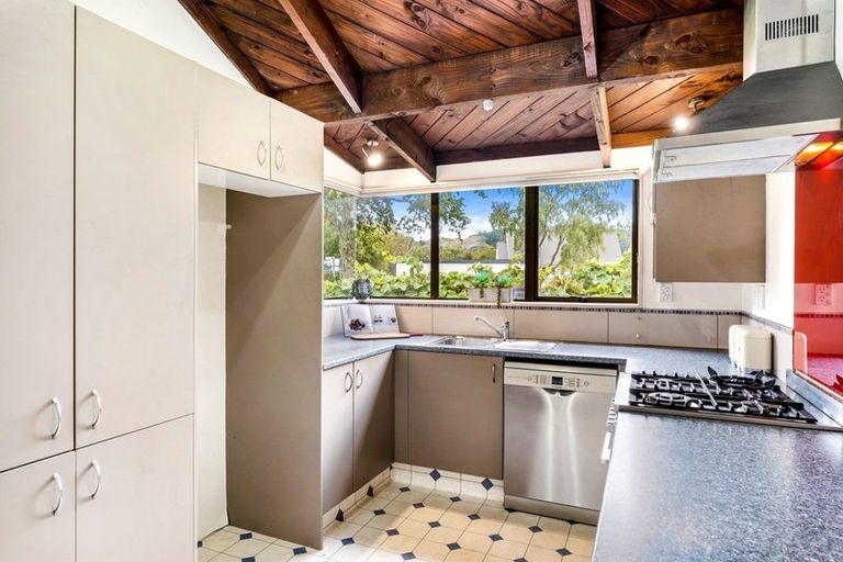 Photo of property in 65 Gibbons Street, Ebdentown, Upper Hutt, 5018