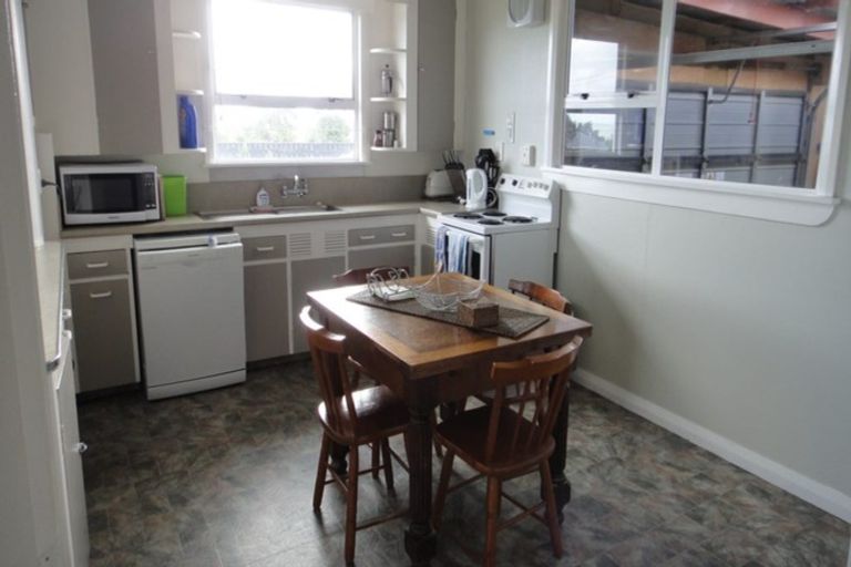 Photo of property in 19 Pitcairn Street, Oakura, 4314