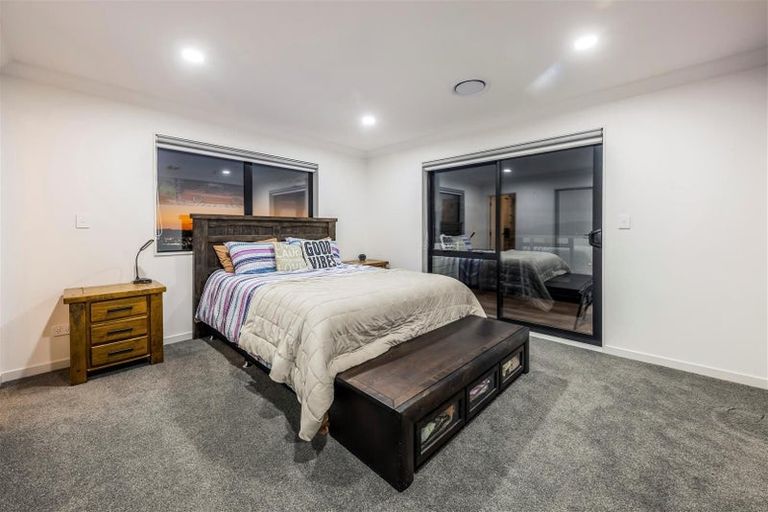 Photo of property in 54 Armstrong Farm Drive, East Tamaki Heights, Auckland, 2016