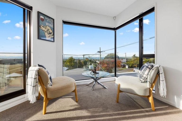 Photo of property in 2/60 Moncks Spur Road, Redcliffs, Christchurch, 8081