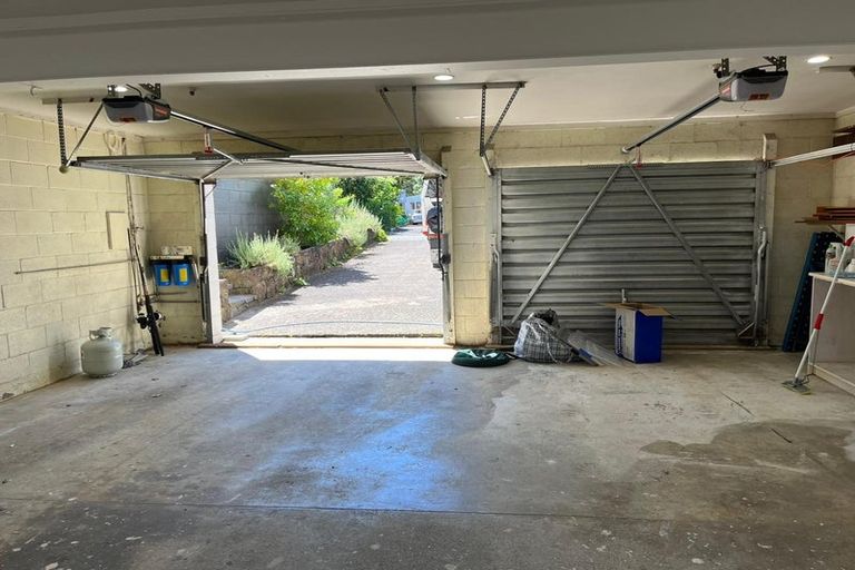 Photo of property in 27 Walpole Avenue, Hillpark, Auckland, 2102