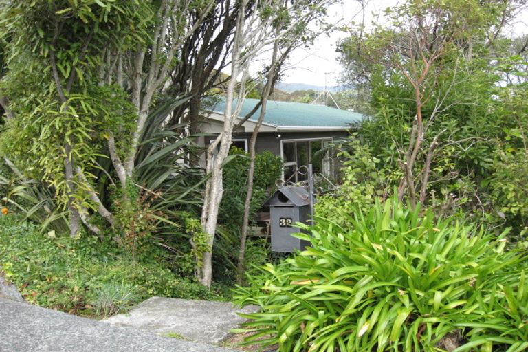 Photo of property in 32 Wright Street, Wainuiomata, Lower Hutt, 5014