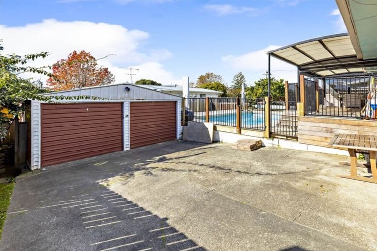 Photo of property in 3 Hollinbrigg Place, Manurewa, Auckland, 2102
