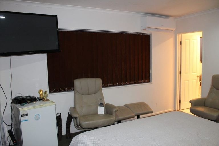 Photo of property in 38 Glenveagh Park Drive, Weymouth, Auckland, 2103