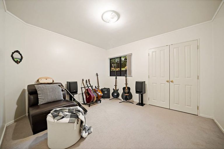 Photo of property in 22 Hogarth Rise, West Harbour, Auckland, 0618