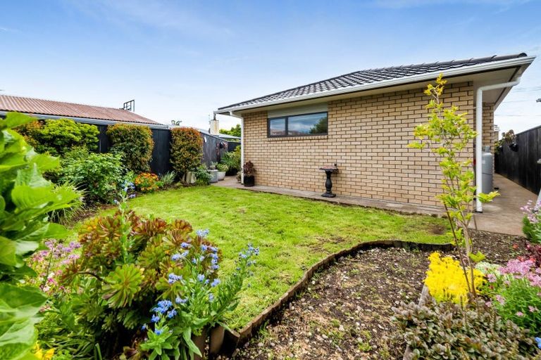 Photo of property in 1/276 Mangorei Road, Merrilands, New Plymouth, 4312