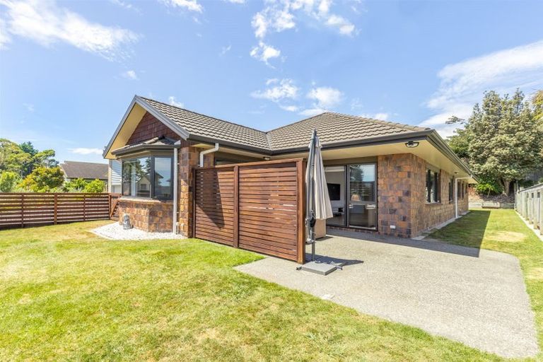 Photo of property in 22 Bluewater Place, Paraparaumu, 5032