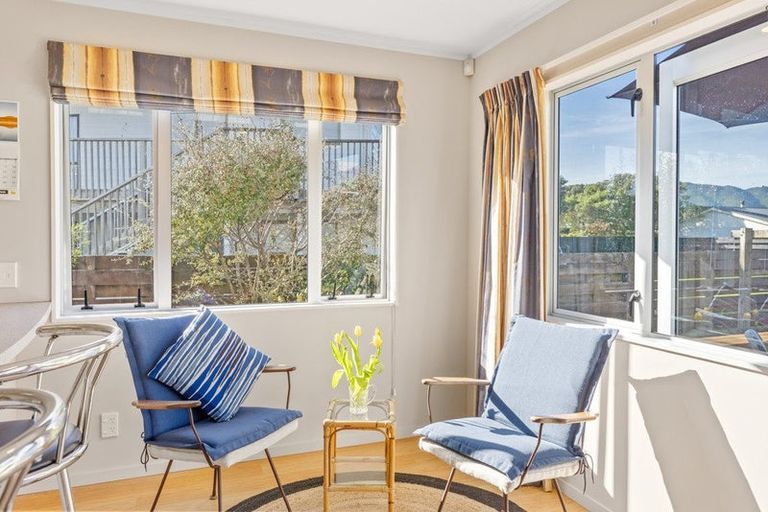 Photo of property in 114 Field Way, Waikanae Beach, Waikanae, 5036