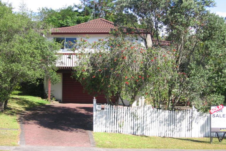 Photo of property in 65 Oaktree Avenue, Browns Bay, Auckland, 0630