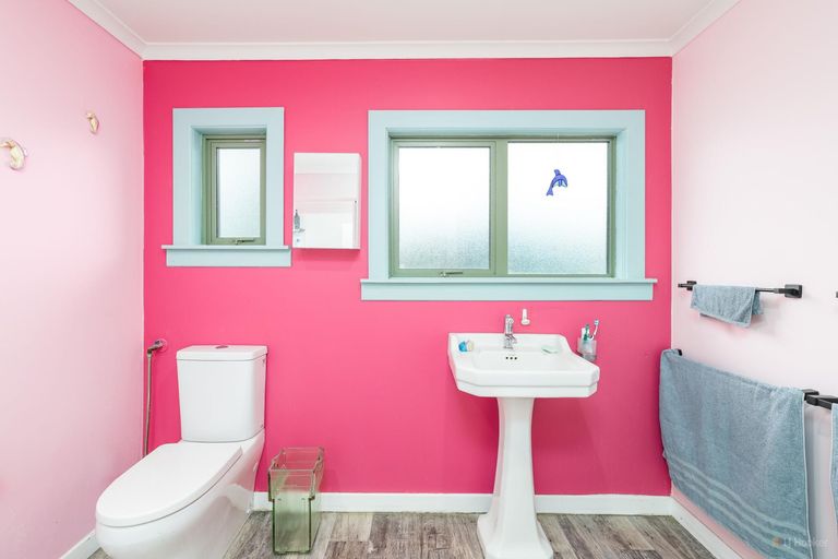 Photo of property in 92 Timaru Road, Waimate, 7924