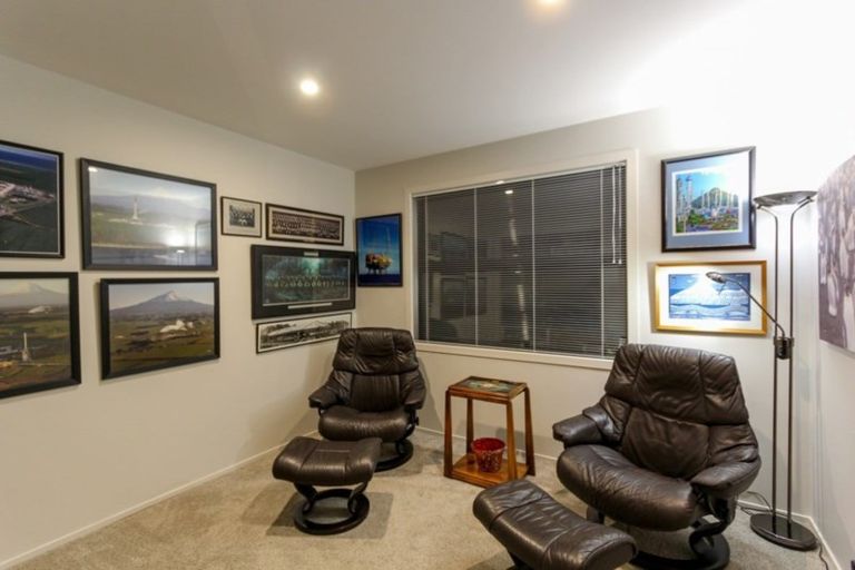 Photo of property in 82 Karamea Street, Whalers Gate, New Plymouth, 4310