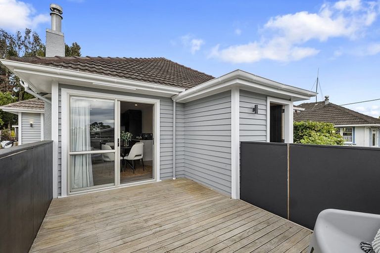 Photo of property in 390 Mangorei Road, Merrilands, New Plymouth, 4312