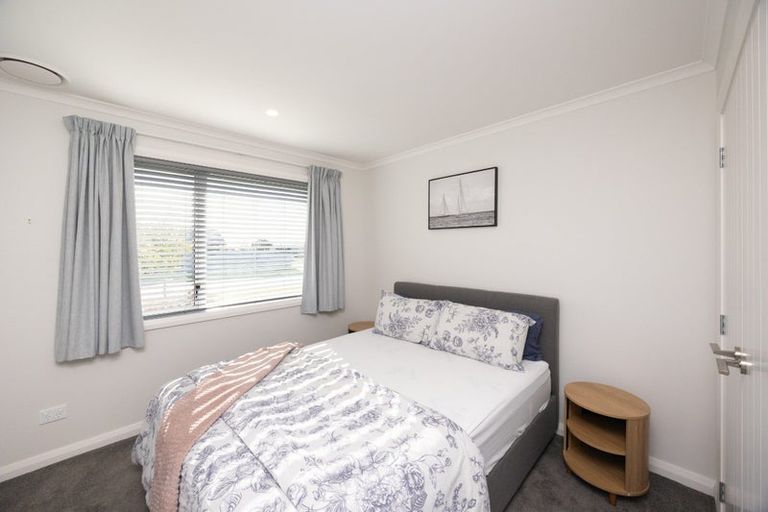 Photo of property in 6 Atlantic Drive, Fitzherbert, Palmerston North, 4410