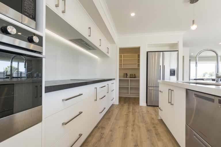 Photo of property in 2 Hydrangea Lane, Milson, Palmerston North, 4414