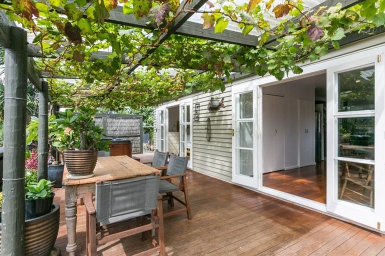 Photo of property in 10 Rogers Road, Bay View, Napier, 4104