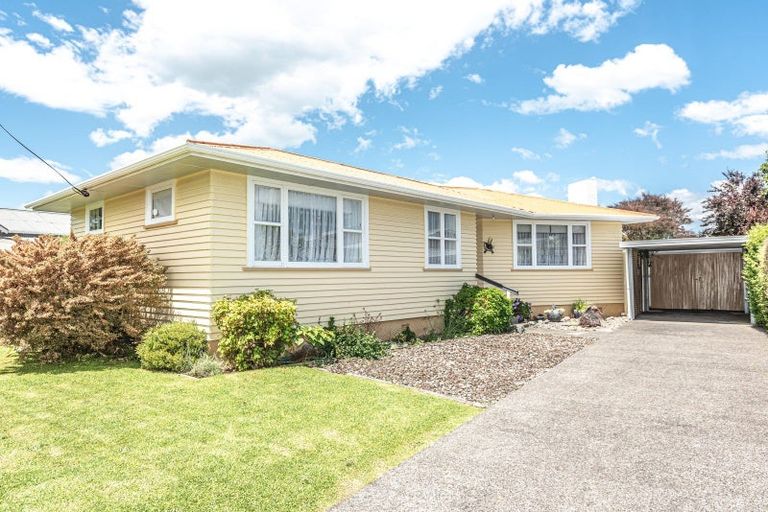 Photo of property in 2 Borlase Place, Aramoho, Whanganui, 4500