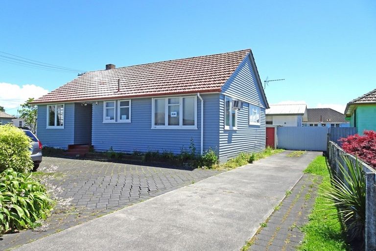 Photo of property in 2 Takahe Street, Frankton, Hamilton, 3204
