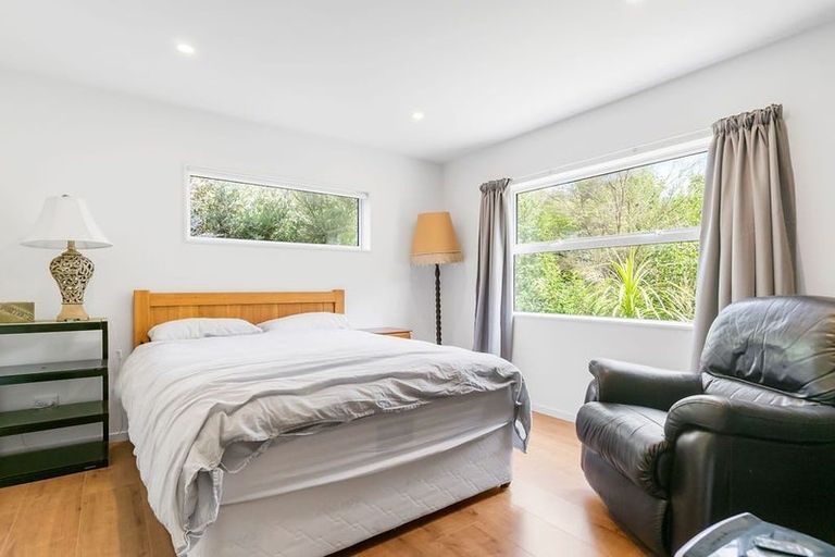 Photo of property in 28 Shah Place, Glen Eden, Auckland, 0602