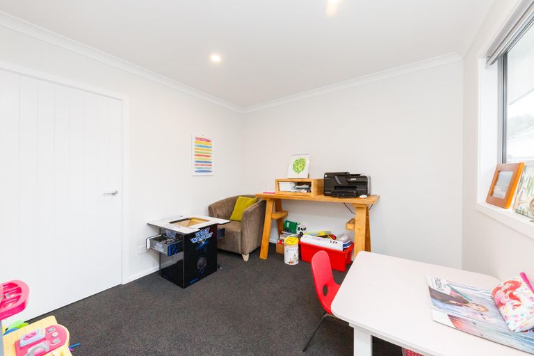 Photo of property in 14 Freedom Drive, Kelvin Grove, Palmerston North, 4414