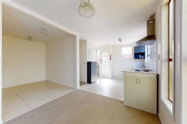 Photo of property in 109 Akaroa Drive, Maupuia, Wellington, 6022