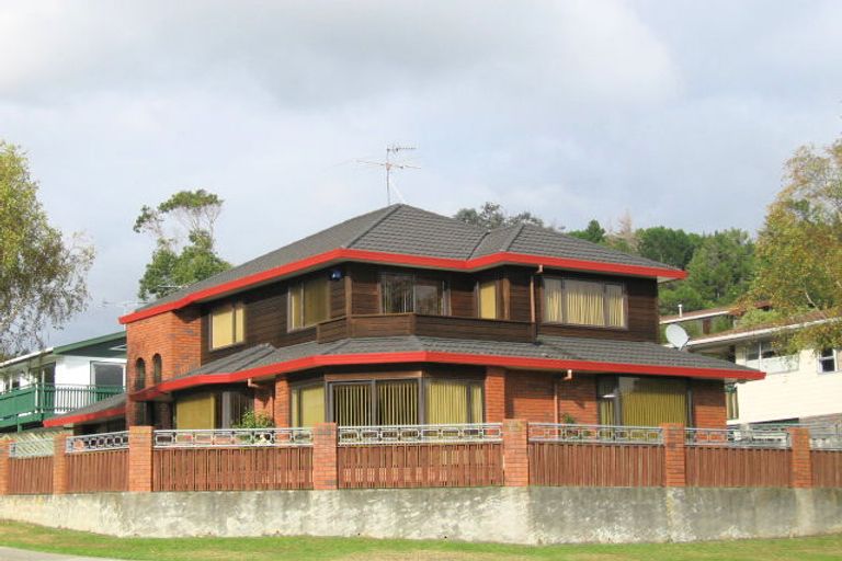 Photo of property in 1 Kurth Crescent, Silverstream, Upper Hutt, 5019