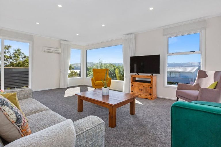 Photo of property in 28 Spinnaker Drive, Whitby, Porirua, 5024