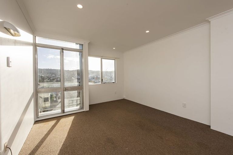 Photo of property in Melksham Towers, 403/131 Brougham Street, Mount Victoria, Wellington, 6011