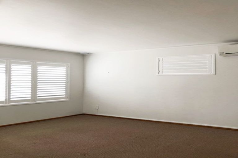 Photo of property in 8 Divich Avenue, Te Atatu South, Auckland, 0610