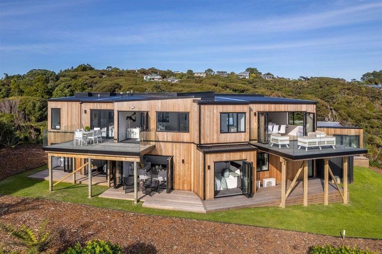 Photo of property in 123 Piha Road, Piha, New Lynn, 0772