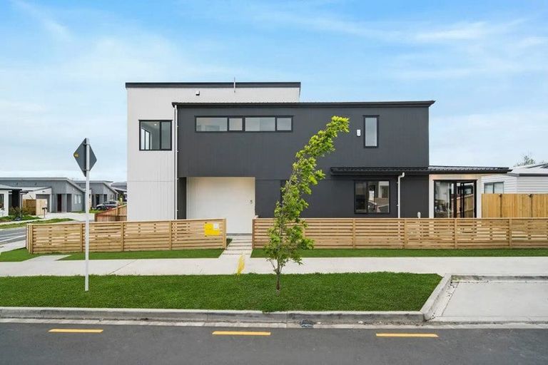 Photo of property in 24 Clayden Shuttleworth Street, Papakura, 2110