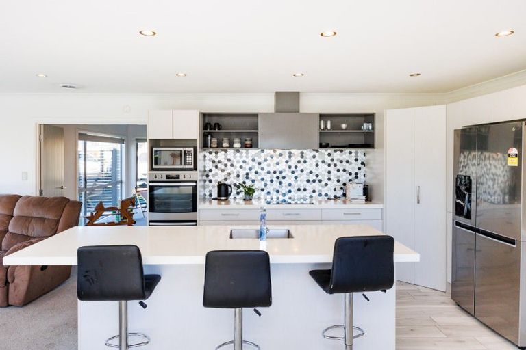 Photo of property in 1 Silicon Way, Fitzherbert, Palmerston North, 4410