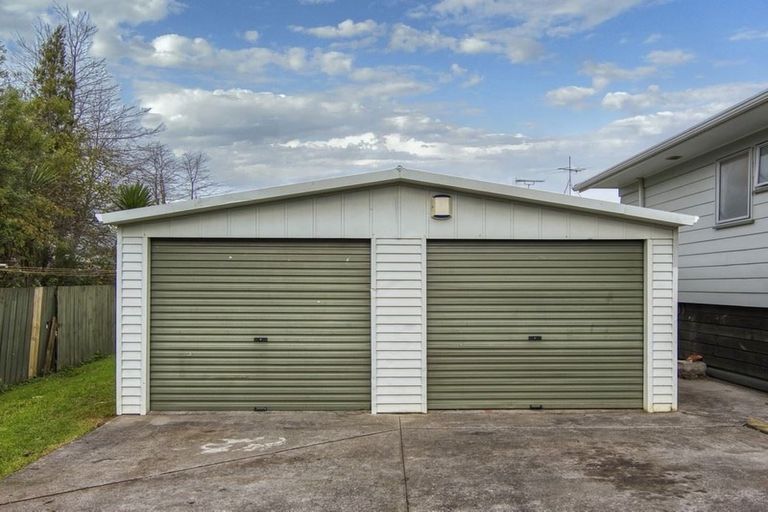 Photo of property in 16 Mile Place, Henderson, Auckland, 0612