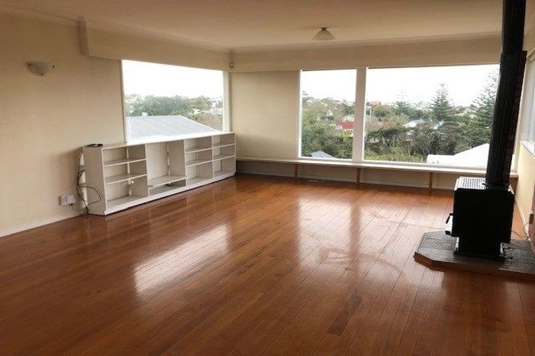 Photo of property in 135 Birkenhead Avenue, Birkenhead, Auckland, 0626