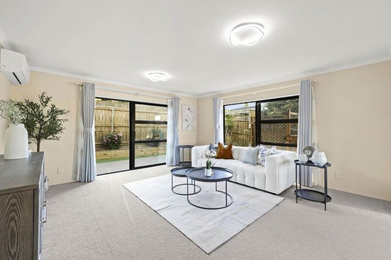 Photo of property in 2/20 Beach Road, Mellons Bay, Auckland, 2014