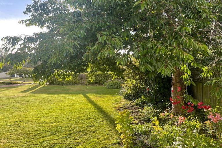 Photo of property in 20 Paraekaretu Street, Hunterville, 4730