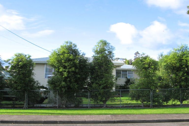 Photo of property in 15 Titoki Street, Te Atatu Peninsula, Auckland, 0610